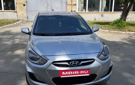 Hyundai Solaris II рестайлинг, 2013 год, 750 000 рублей, 3 фотография