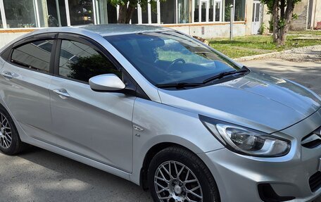 Hyundai Solaris II рестайлинг, 2013 год, 750 000 рублей, 4 фотография