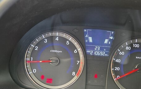 Hyundai Solaris II рестайлинг, 2013 год, 750 000 рублей, 11 фотография