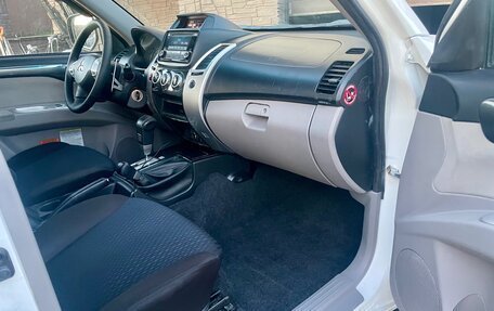 Mitsubishi Pajero Sport II рестайлинг, 2015 год, 1 750 000 рублей, 12 фотография