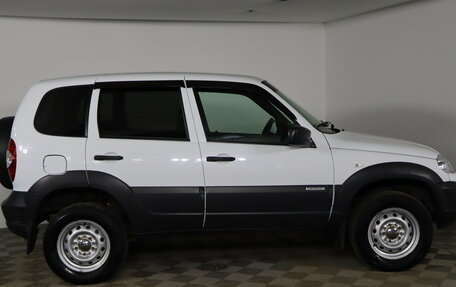 Chevrolet Niva I рестайлинг, 2017 год, 799 990 рублей, 4 фотография