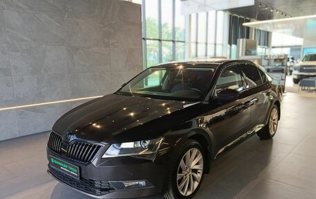 Skoda Superb III рестайлинг, 2017 год, 1 949 000 рублей, 3 фотография