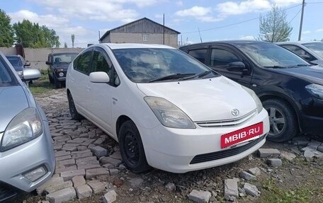 Toyota Prius, 2010 год, 650 000 рублей, 3 фотография