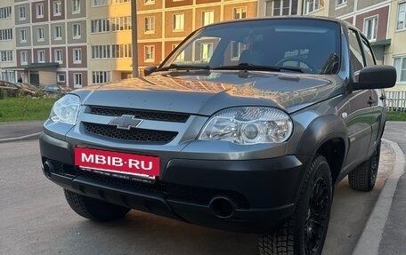 Chevrolet Niva I рестайлинг, 2017 год, 800 000 рублей, 3 фотография