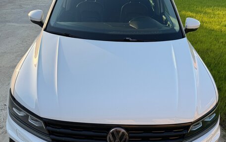 Volkswagen Tiguan II, 2019 год, 2 950 000 рублей, 3 фотография
