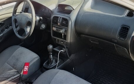 Mitsubishi Carisma I, 2003 год, 250 000 рублей, 3 фотография