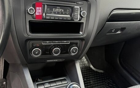 Volkswagen Jetta VI, 2013 год, 965 000 рублей, 14 фотография