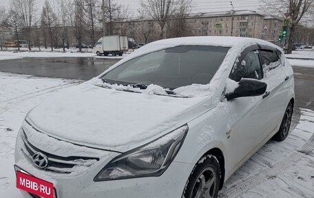 Hyundai Solaris II рестайлинг, 2015 год, 970 000 рублей, 3 фотография