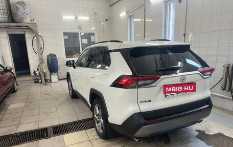 Toyota RAV4, 2021 год, 3 100 000 рублей, 10 фотография