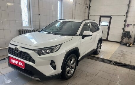 Toyota RAV4, 2021 год, 3 100 000 рублей, 8 фотография