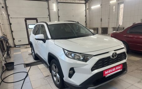 Toyota RAV4, 2021 год, 3 100 000 рублей, 9 фотография