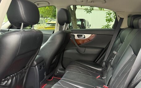 Infiniti QX70, 2015 год, 2 300 000 рублей, 20 фотография