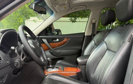 Infiniti QX70, 2015 год, 2 300 000 рублей, 24 фотография