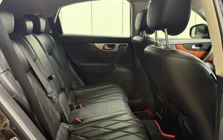 Infiniti QX70, 2015 год, 2 300 000 рублей, 17 фотография