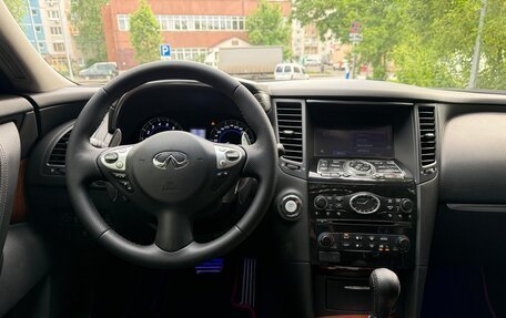 Infiniti QX70, 2015 год, 2 300 000 рублей, 21 фотография