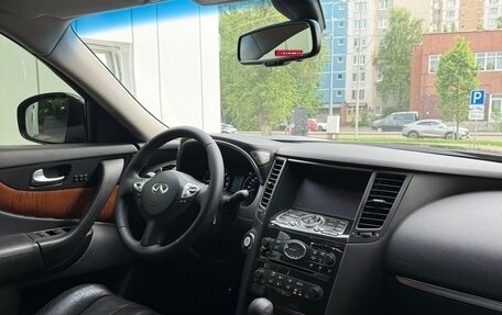 Infiniti QX70, 2015 год, 2 300 000 рублей, 18 фотография
