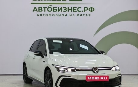 Volkswagen Golf VIII, 2022 год, 1 970 000 рублей, 3 фотография