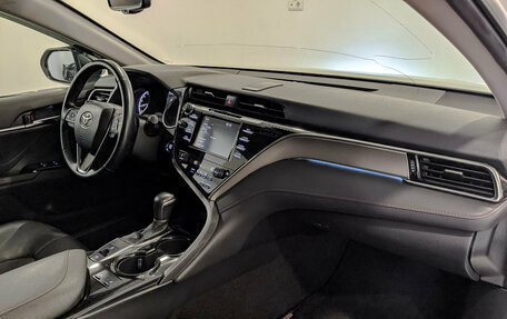Toyota Camry, 2020 год, 3 060 000 рублей, 13 фотография