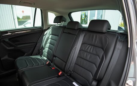 Volkswagen Tiguan II, 2021 год, 3 800 000 рублей, 2 фотография
