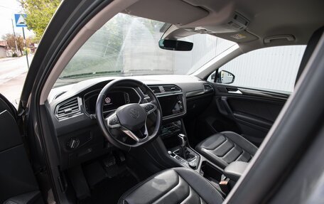 Volkswagen Tiguan II, 2021 год, 3 800 000 рублей, 5 фотография