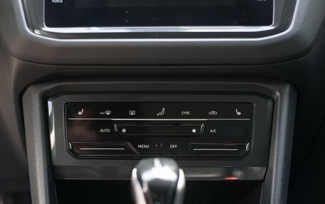 Volkswagen Tiguan II, 2021 год, 3 800 000 рублей, 22 фотография