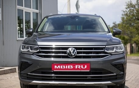 Volkswagen Tiguan II, 2021 год, 3 800 000 рублей, 26 фотография