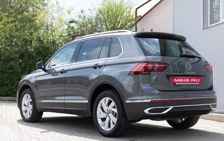 Volkswagen Tiguan II, 2021 год, 3 800 000 рублей, 28 фотография
