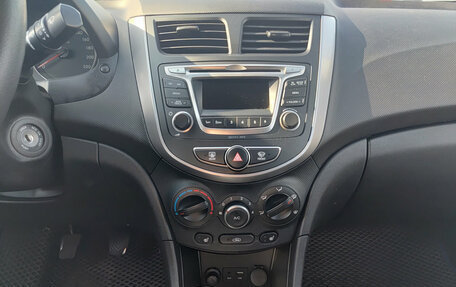 Hyundai Solaris II рестайлинг, 2015 год, 860 000 рублей, 19 фотография