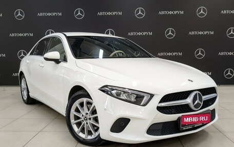 Mercedes-Benz A-Класс, 2022 год, 2 955 000 рублей, 3 фотография