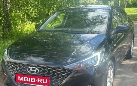 Hyundai Solaris II рестайлинг, 2021 год, 1 680 000 рублей, 1 фотография