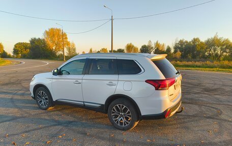 Mitsubishi Outlander III рестайлинг 3, 2016 год, 2 500 000 рублей, 12 фотография