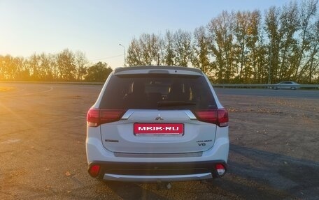 Mitsubishi Outlander III рестайлинг 3, 2016 год, 2 500 000 рублей, 5 фотография