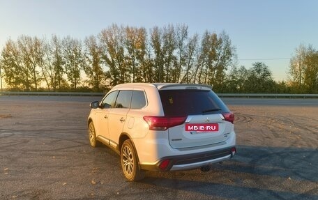 Mitsubishi Outlander III рестайлинг 3, 2016 год, 2 500 000 рублей, 4 фотография