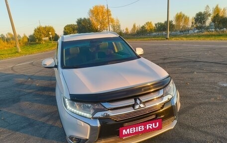 Mitsubishi Outlander III рестайлинг 3, 2016 год, 2 500 000 рублей, 9 фотография