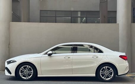 Mercedes-Benz A-Класс, 2023 год, 2 150 000 рублей, 3 фотография