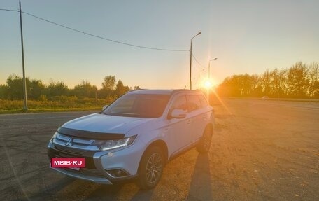 Mitsubishi Outlander III рестайлинг 3, 2016 год, 2 500 000 рублей, 14 фотография