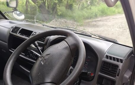 Mitsubishi Delica IV, 2001 год, 400 000 рублей, 16 фотография