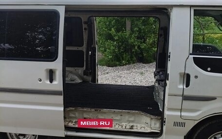 Mitsubishi Delica IV, 2001 год, 400 000 рублей, 12 фотография