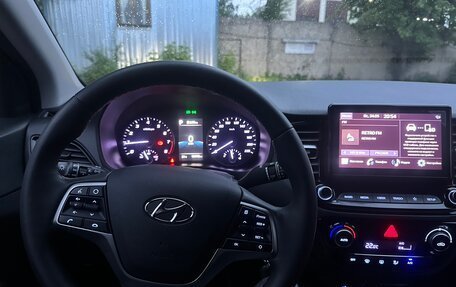 Hyundai Solaris II рестайлинг, 2021 год, 1 680 000 рублей, 7 фотография