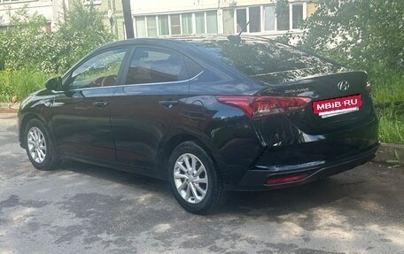 Hyundai Solaris II рестайлинг, 2021 год, 1 680 000 рублей, 4 фотография