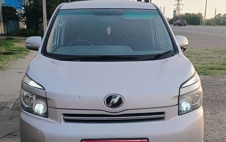 Toyota Voxy II, 2009 год, 1 150 000 рублей, 1 фотография