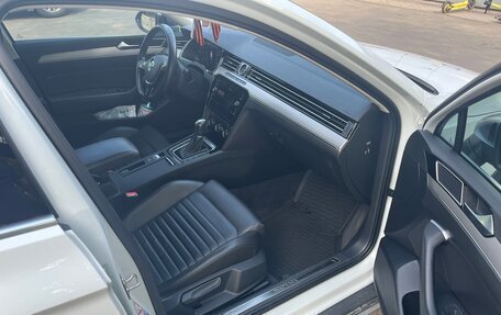Volkswagen Passat B8 рестайлинг, 2018 год, 2 800 000 рублей, 11 фотография