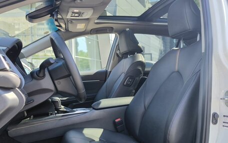Toyota Camry, 2023 год, 3 750 000 рублей, 10 фотография