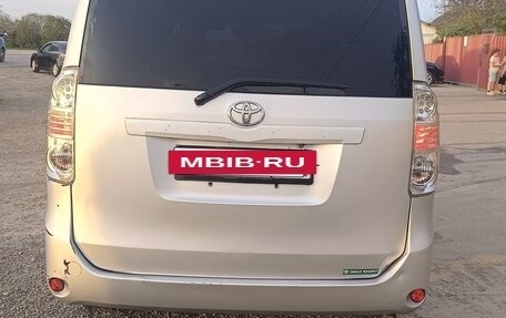 Toyota Voxy II, 2009 год, 1 150 000 рублей, 4 фотография