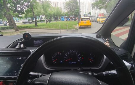 Toyota Voxy III, 2017 год, 2 050 000 рублей, 4 фотография
