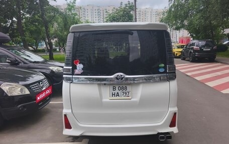 Toyota Voxy III, 2017 год, 2 050 000 рублей, 2 фотография