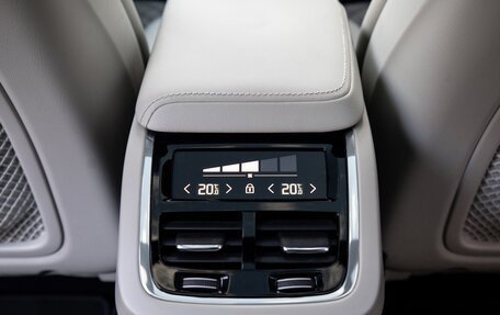 Volvo XC60 II, 2018 год, 2 500 000 рублей, 28 фотография