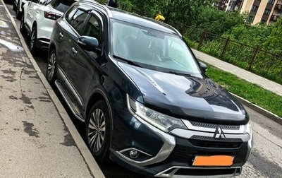Mitsubishi Outlander III рестайлинг 3, 2018 год, 1 900 000 рублей, 1 фотография