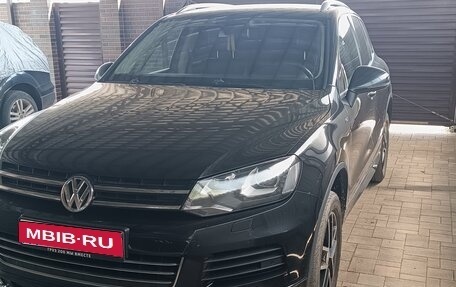Volkswagen Touareg III, 2011 год, 2 100 000 рублей, 1 фотография