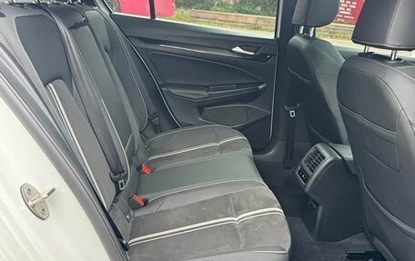 Volkswagen Golf VIII, 2022 год, 1 620 000 рублей, 13 фотография